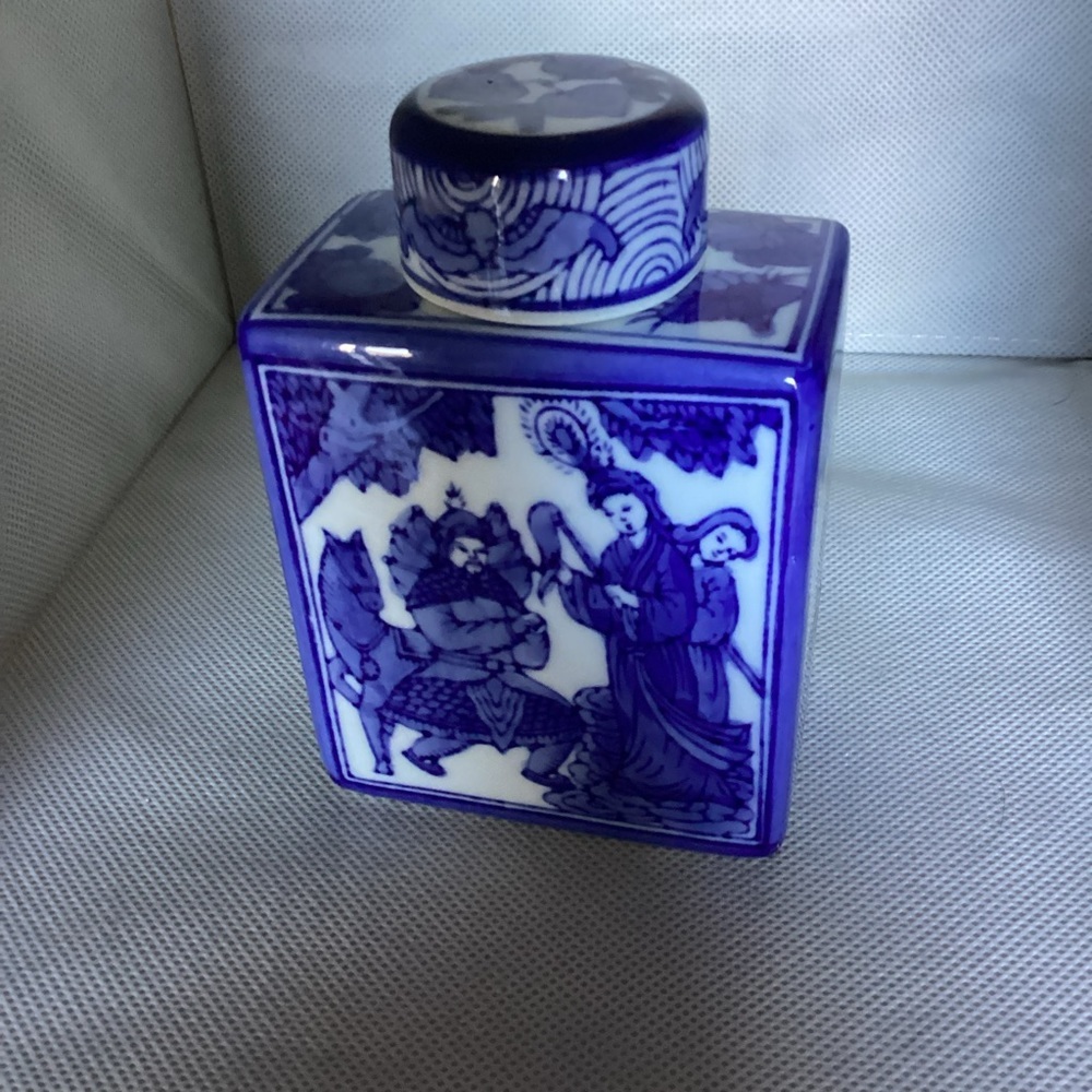 Small Square Blue White Chinoiserie Character Tea Jar
